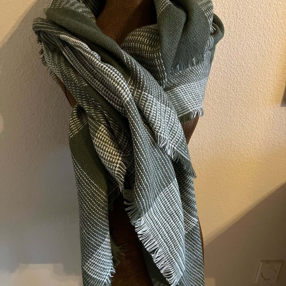 Green Plaid Fringe Scarf